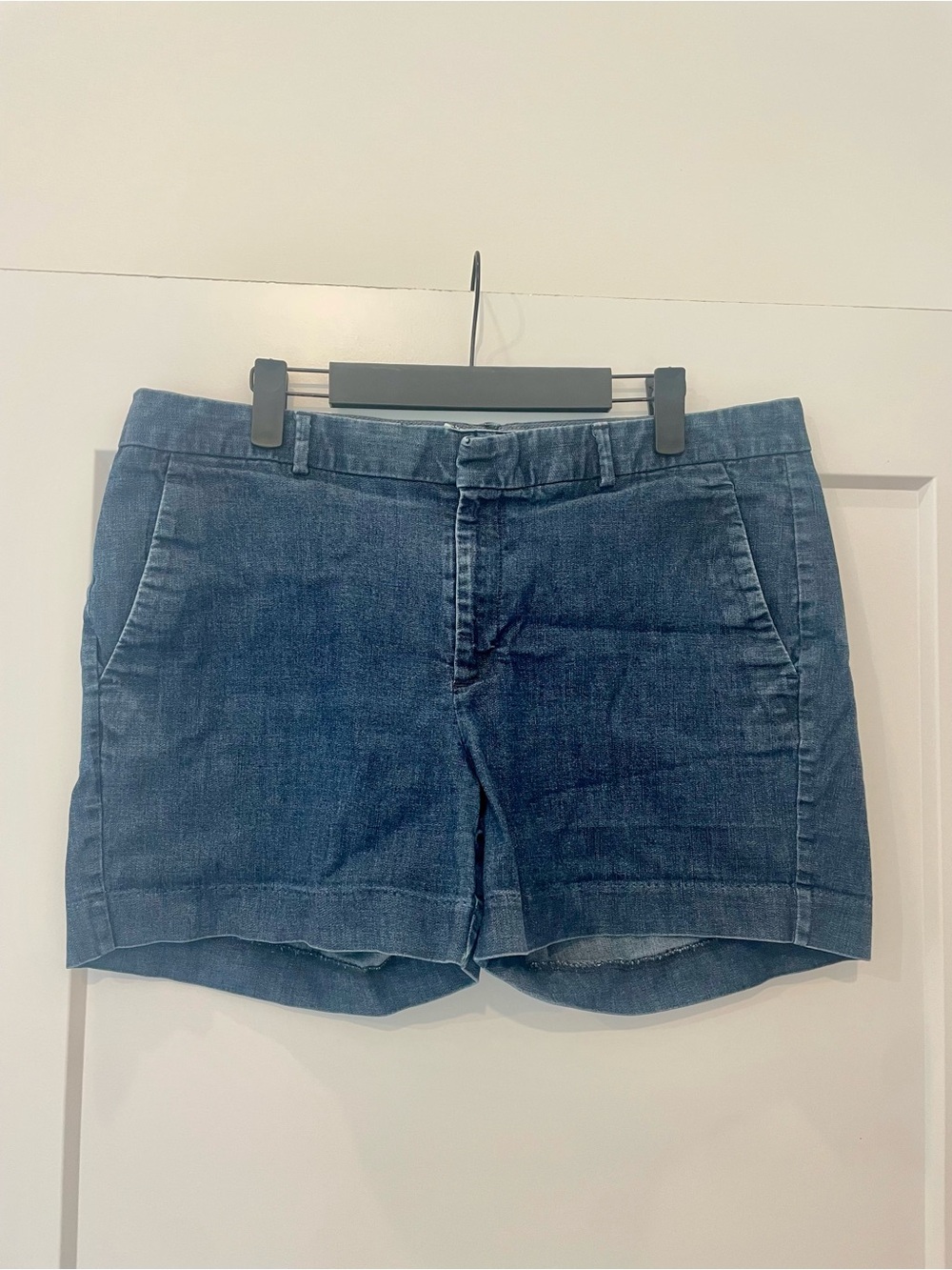 Banana Republic Hampton Dark Blue Denim Chambray Shorts 12
